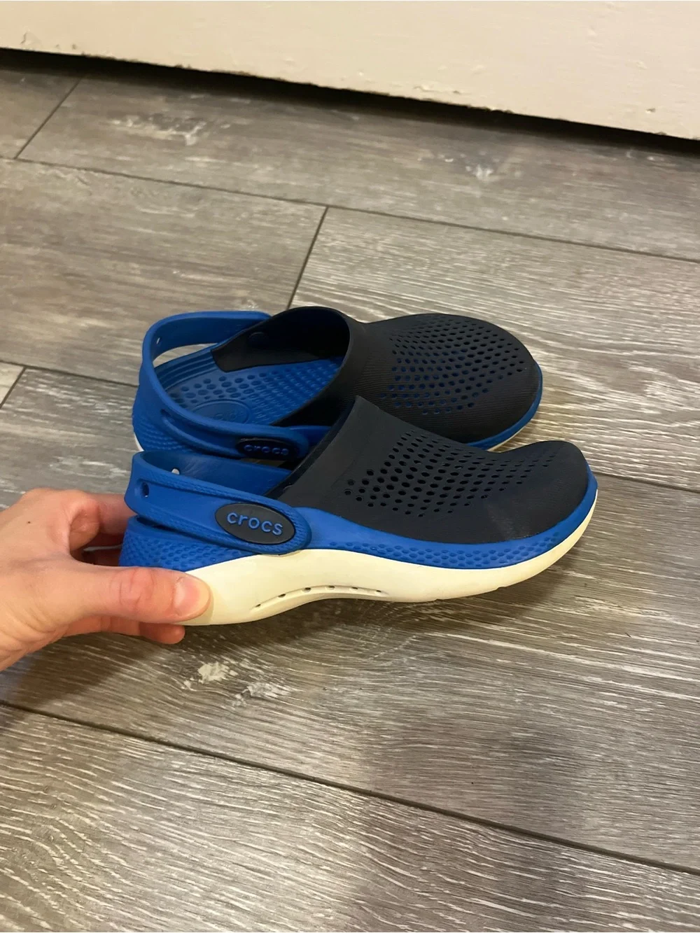 Crocs Kids' LiteRide 360 Clogs in the navy and bright cobalt colorway 13